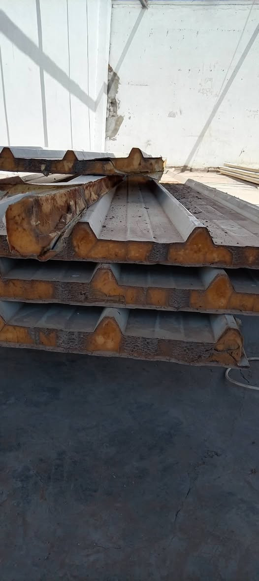 سندويج مستعمل نظيف للبيع طول 12 متر ***********
