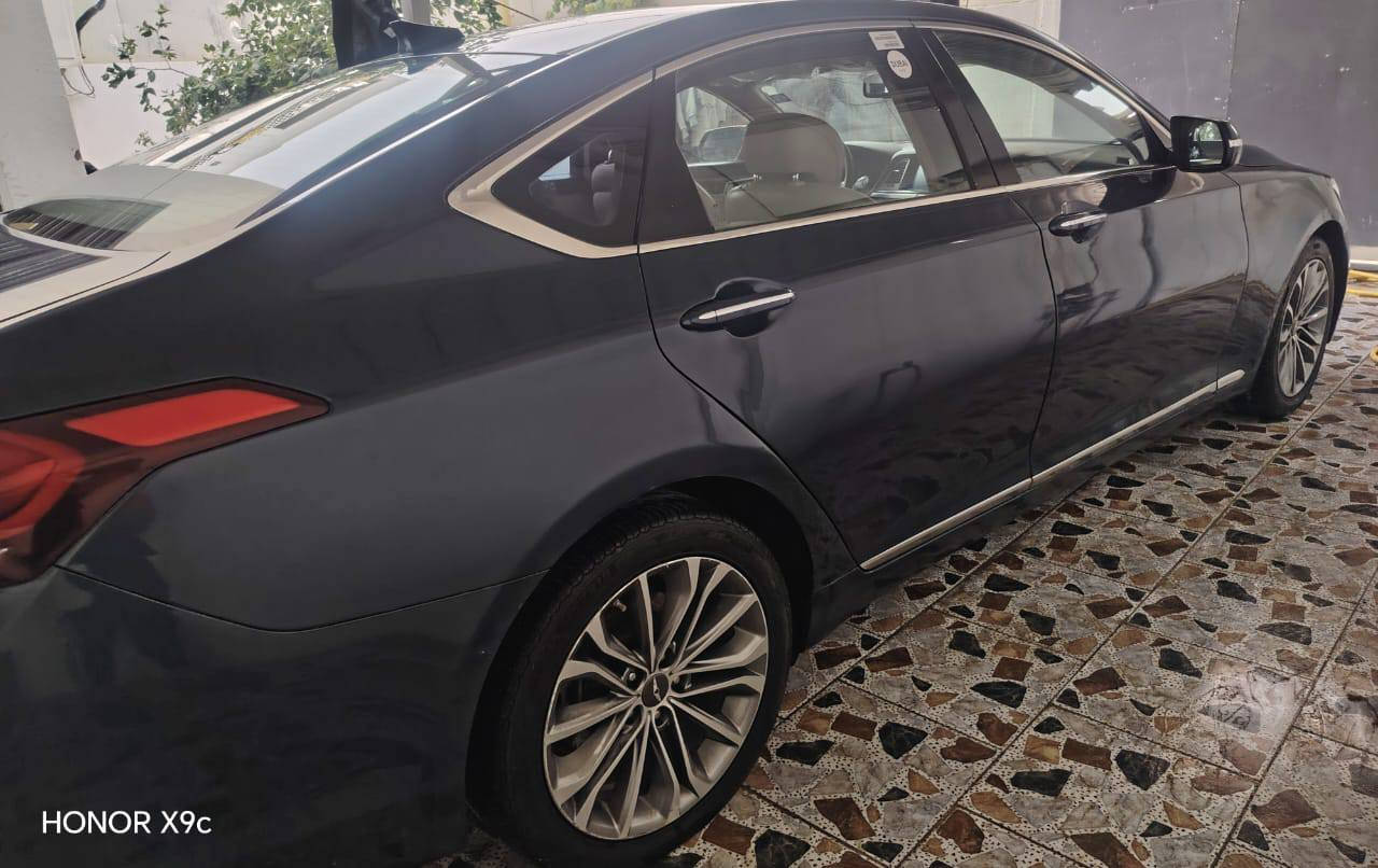 سلام عليكم جنسزز 2016 وارد امريكي بيه اربع قطع صبغ سياره جديده كلش سعره 155 لاستفسار  اتصل على الرقم ***********
