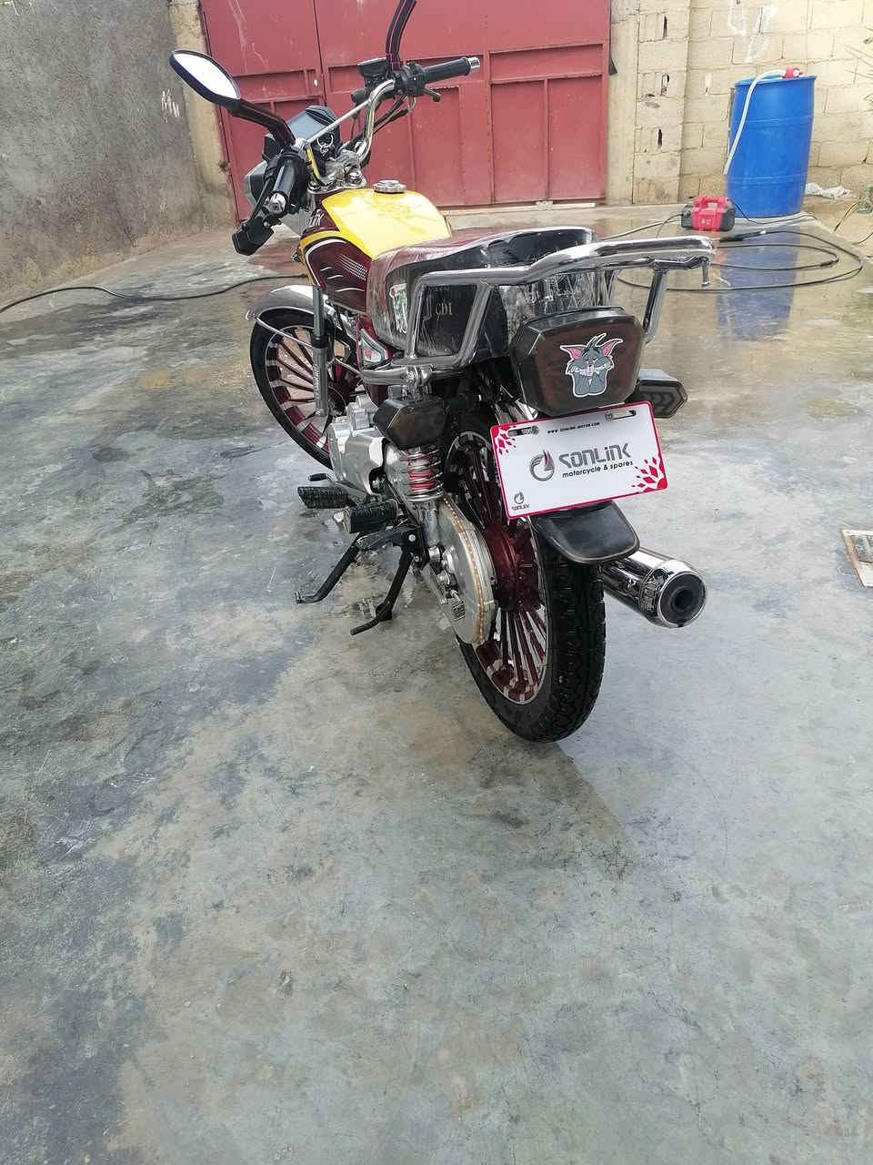 دراجه سولنك 2024 شكل25 للبيع ويرهم مراوس دراجه تخم تاير  جديد كهربائيات شغاله كامل مينقصه شي محركه نشاط ونعومه خير من الله مكاني القائم حصيبة ***********
