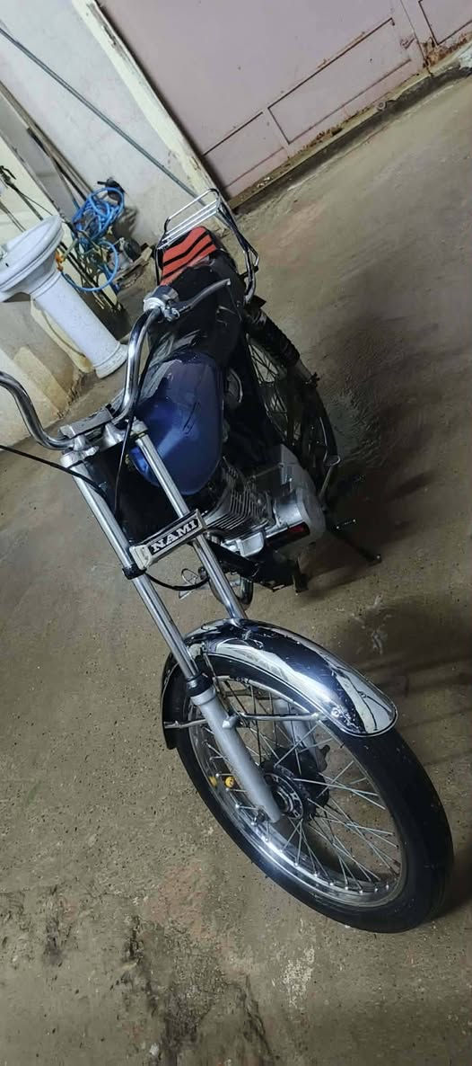 السلام وعليكم
دراجه البيع نامه موديل 2016 
كامله دراجه مابيها وراق 
بيها مكينه مال موديل 23 
شلعه معدل تخبل بيها كلج 200 
رقم *********** 
مراوس  هم يرهم
