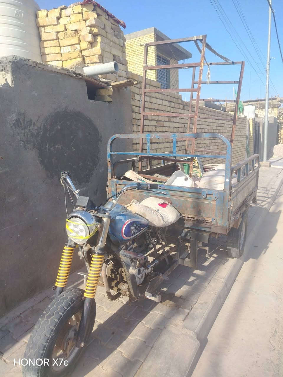 ستوته للبيع 20 يرادلها ترتيب السعر 500 وبيها مجال المكان واسط حي الجهاد الاتصال ***********
