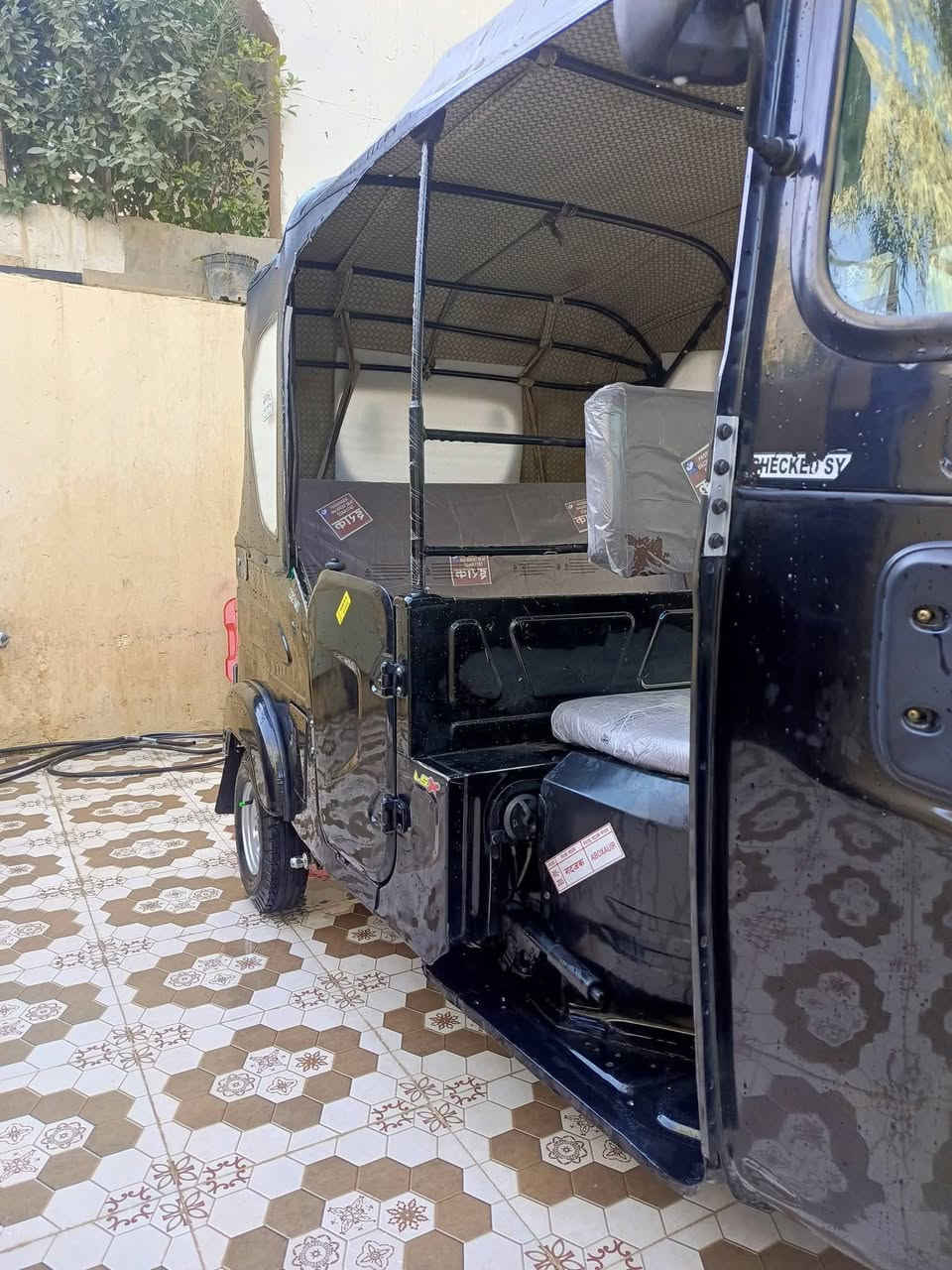 السلام عليكم تكتك للبيع موديل 2022 شهر 8 مكفول اورق  كامله سنويه رقم نكليزي تحويل ثاني يوم  سعر 5 ملاين مستعجل عله بيعته للاستفسار ‏‪ 
***********
***********
