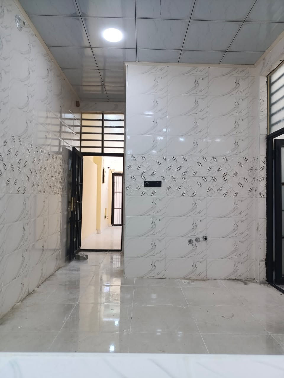 ياالله 

يوجد لدينا بيت للبيع حي ميسان قطاع 22خلف شارع البوريات مباشر مساحه 100متر يحتوي على غرفه وصاله واستقبال ومطبخ وصحيات صب كونكريت ارضيه بورسلين جدران سيراميك سقوف سي إن سي 

السعر المطلوب خاص 

للاستفسار والمعلومات الاتصال بنا ع الارقام التاليه 

***********

***********

***********

او مراجعه مكتب ألروان للوساطه العقاريه والمقاولات العامه 

عنوان المكتب حي ميسان ع الشريط قرب صيدليه الشراع مقابل الاستداره مباشر 

عندك بيت عرصه للبيع راسلنه وات ساب وتدلل
