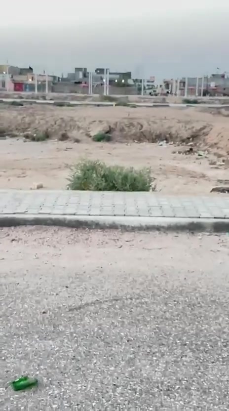 قطعة ارض للبيع مساحة 250 متر طابو ملك صرف يوجد شارع فرعي تبليط وشارع رئيسي متوفرة كافة الخدمات كهرباء ماي مجاري تبليط مدارس
العنوان النشوة قرب مدرسة التكاثر الاهلية 
السعر 60 وبيها مجال بسيط للشراي 
للأستفسار ***********

