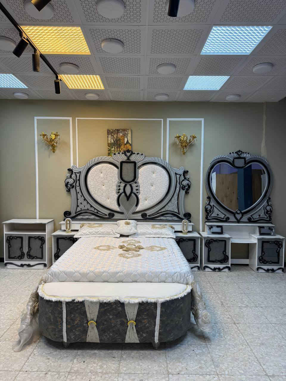 السعر مليون و200 الف دينار فقط  وبيها مجال 

سعر الشازلون الخزان 75 الف 

سعر الشازلون المقعد 50 الف 

غرفه نوم داخل معاكس خشب 3 ملم
خارج تحفير sns انديف 5 ملم

الصبغ حراري درجة اولى

6باب  متكونه من 9قطع

زاويه تصميم كنتوري بارتفاع الكنتور

السرير بلاويد اسود 6ارجل

قياس الكنتور ارتفاع 2.40 وعرض 3.20

النقل والشد مجاناً داخل بغداد 
أطراف 50

يوجد توصيل الى جميع المحافضات وباسعار مناسبه

للحجز والاستفسار مراسله الصفحة او واتساب *********** 
G
