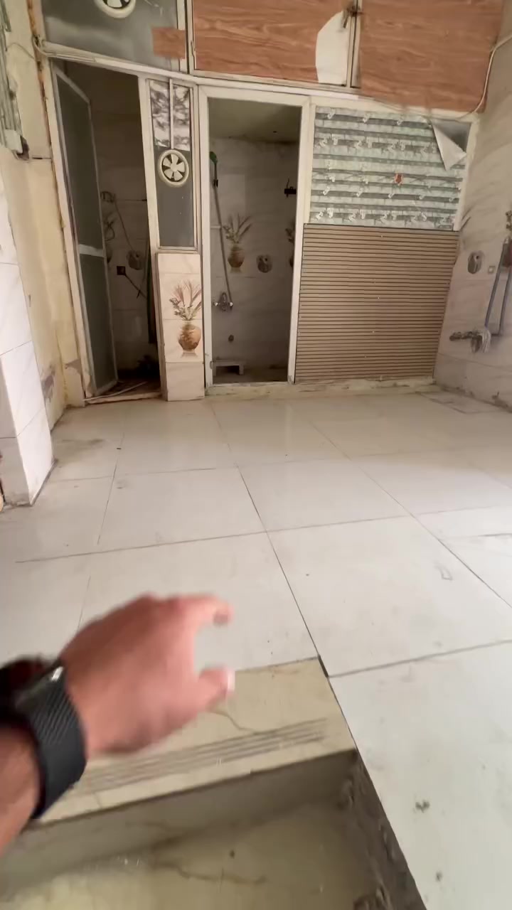 شقه طابق اول للايجار 
غرفه وصاله ومطبخ وخدمات
الاعظميه قرب قصر البلاسم
ب٤٢٥
للاستفسار ***********
