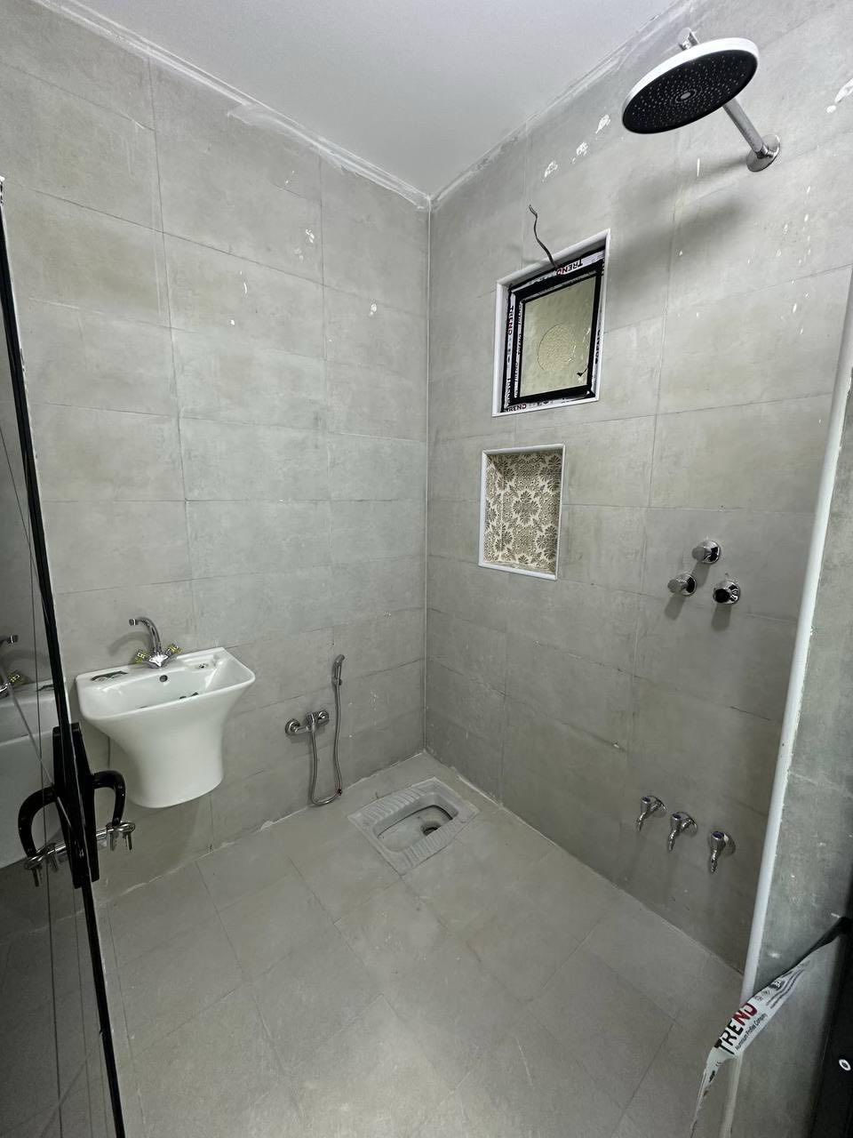 #بيع_شراء_ايجار_بناء_تعقيب_ترميم_تثمين_دور سكنية _
السلام عليكم 
يستمر مكتبنا بتوفير العروض الى زبائننا الكرام 
يعلن مكتبنا عن توفر مشتمل حديثة (تسليم مفتاح 🔐) مدخل للبيع
المساحة (٧٦) متر   
الواجهة (٣،٣٣) متر
النزال (٢٢،٥) متر 
يحتوي على ؛$
الطابق الاول
كراج صغير واستقبال  وحولي مطبخ  ومنور وغرفة نوم وخدمات 
الطابق الثاني
 غرفتين نوم وخدمات وبيتونه كبيرة وسطحين

السعر  (٢٢٥) مليون وبي مجال 

العنوان /الشعب @@@التجار @@مقابل جامعة الامام الكاظم@@@

للاستفسار زيارة مكتبنا الكائن في ألشعب شارع الاسواق المركزية مقابل جامعة الامام الكاظم 
#مكتب_سيف_الساعدي_للعقار 
او الاتصال على الأرقام التالية؛
***********
***********
او التواصل عبر البرامج التالية؛
ماسنجر واتساب
