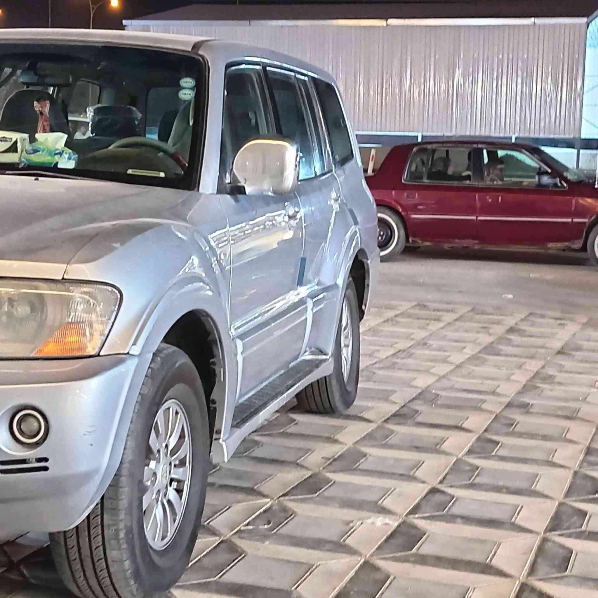 السلام عليكم سيارة باجيرو موديل2004 السيارة جاهزه من كل النواحي الكهربائيات كلها شغاله السياره مكفوله مكينة 3000 مكينه و كير خير من الله السياره صافية بدون اي حادث السعر86 العنوان بغداد بسماية ***********
