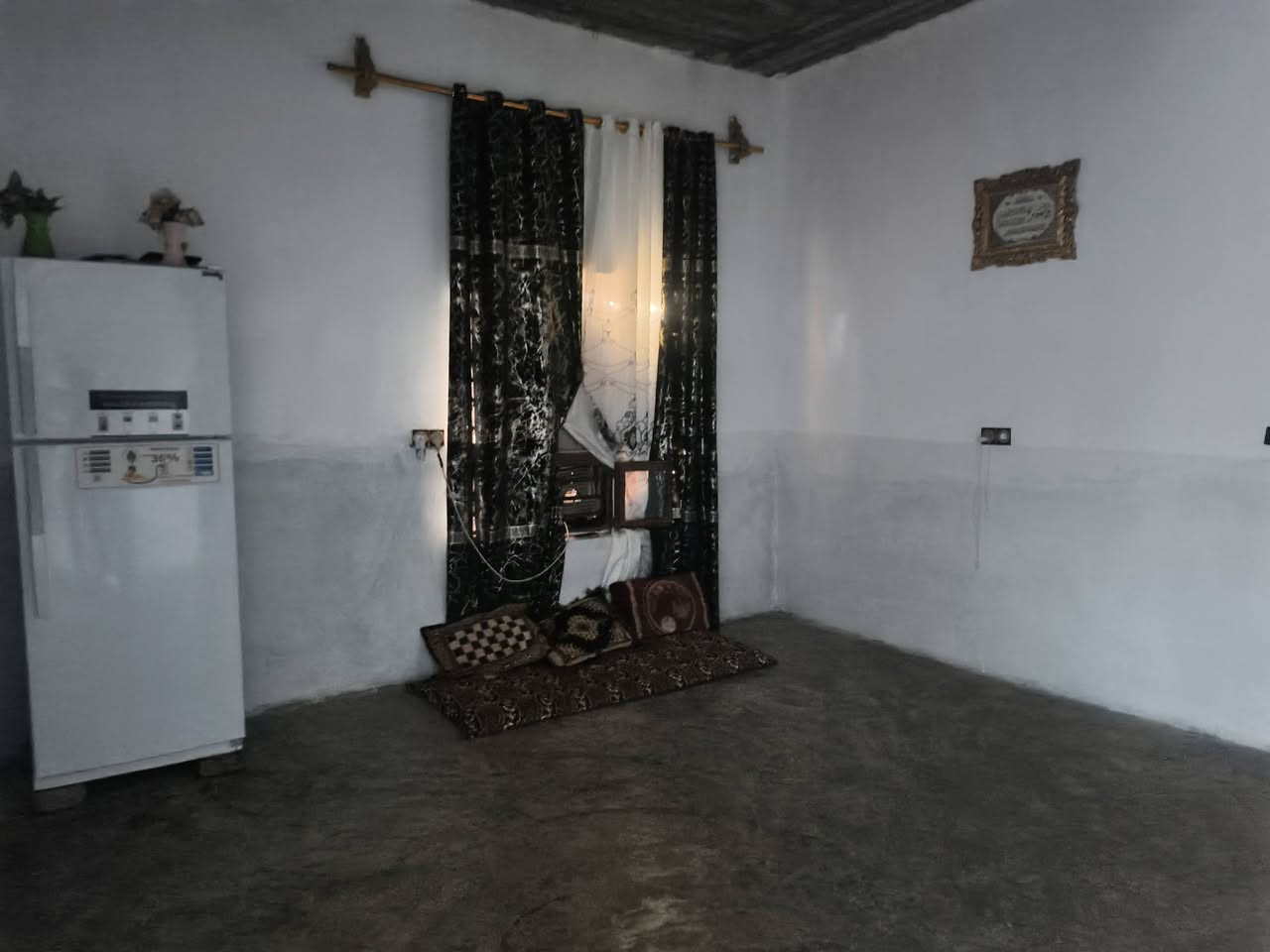 السلام عليكم
دار للبيع طابو صرف بيجي حي التأميم قريب على اسواق برزان الملحمي الدار فقط الاستقبال والمطبخ مو كاملات اما الباقي جاهز 
المساحه 200م وجه 10نزال 20
يتكون من استقبال🏫مطبخ🏫صاله🏫غرف نوم عدد٢
للاستفسار الاتصال
*********** اتصال+واتساب
*********** اتصال فقط
ليث الدليمي @إشارة 

السعر 55وبيه مجال
