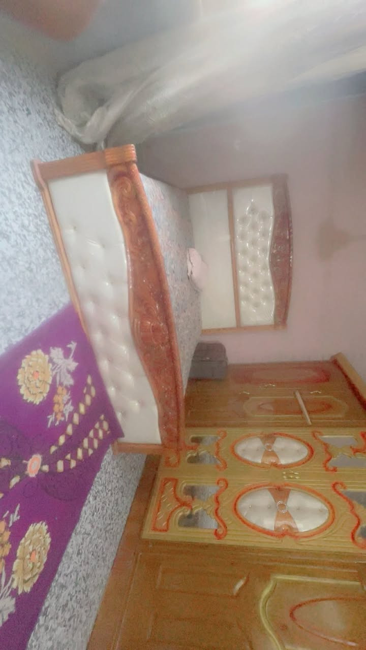 سلام عليكم غرفه للبيع كنتور ابو 6جربايه او ميز امرايه فقط *********** مكلف بنشر الغرفه 600الف نظيفه
