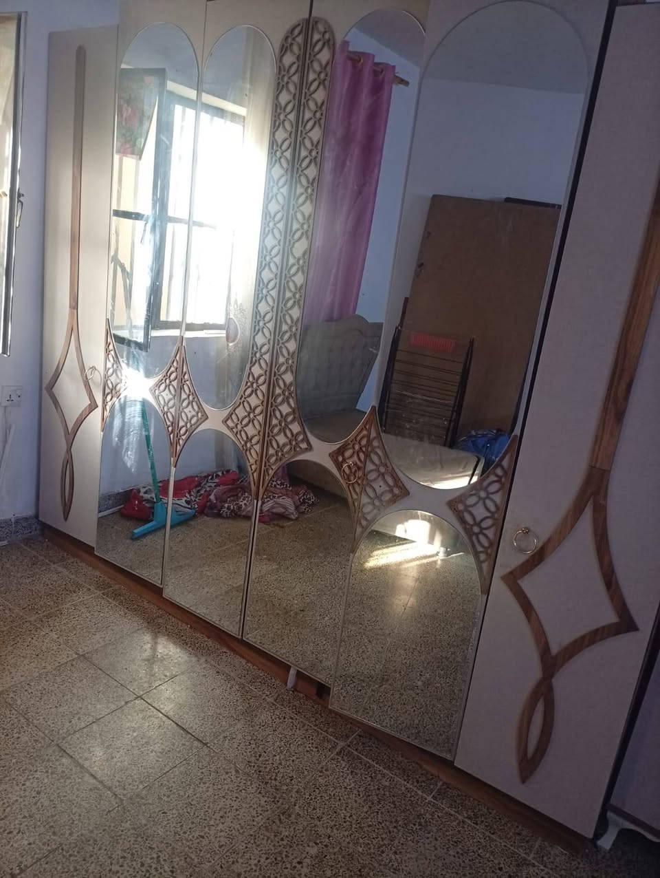 غرفه نوم تركي ٥ قطع ب ٣٠٠ وبيها مجال مكاني سيديه *********** بدون ضرر

