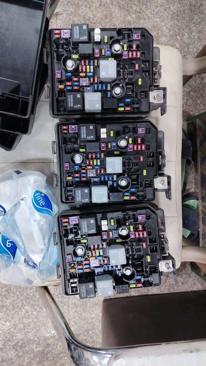 قاعدة مال فيوزات تريل بلايزر وتراكس  24و25


**إذا كنت صاحب هذا الإعلان وتريد حذفه لأي سبب، رجاءا أرسل رسالة إلى الدعم الفني**