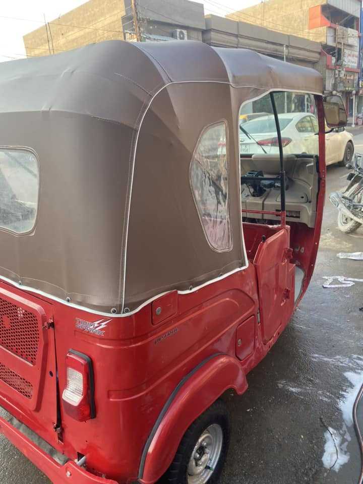 سلام عليكم تكتك للبيع 21 مرقم 
بيهء طخه شبر جوه البكلايت معمره 
 
رقم ***********
