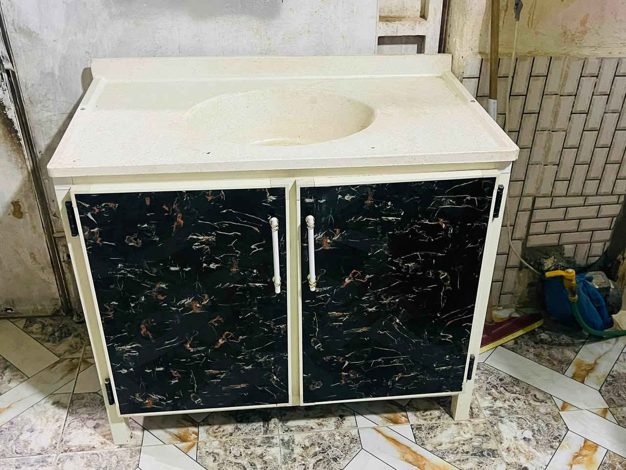 كاونتر للبيع 3 قطع سنك مرمر سعره مناسب شراي ينتصل *********** مكان ناصريه مركز
