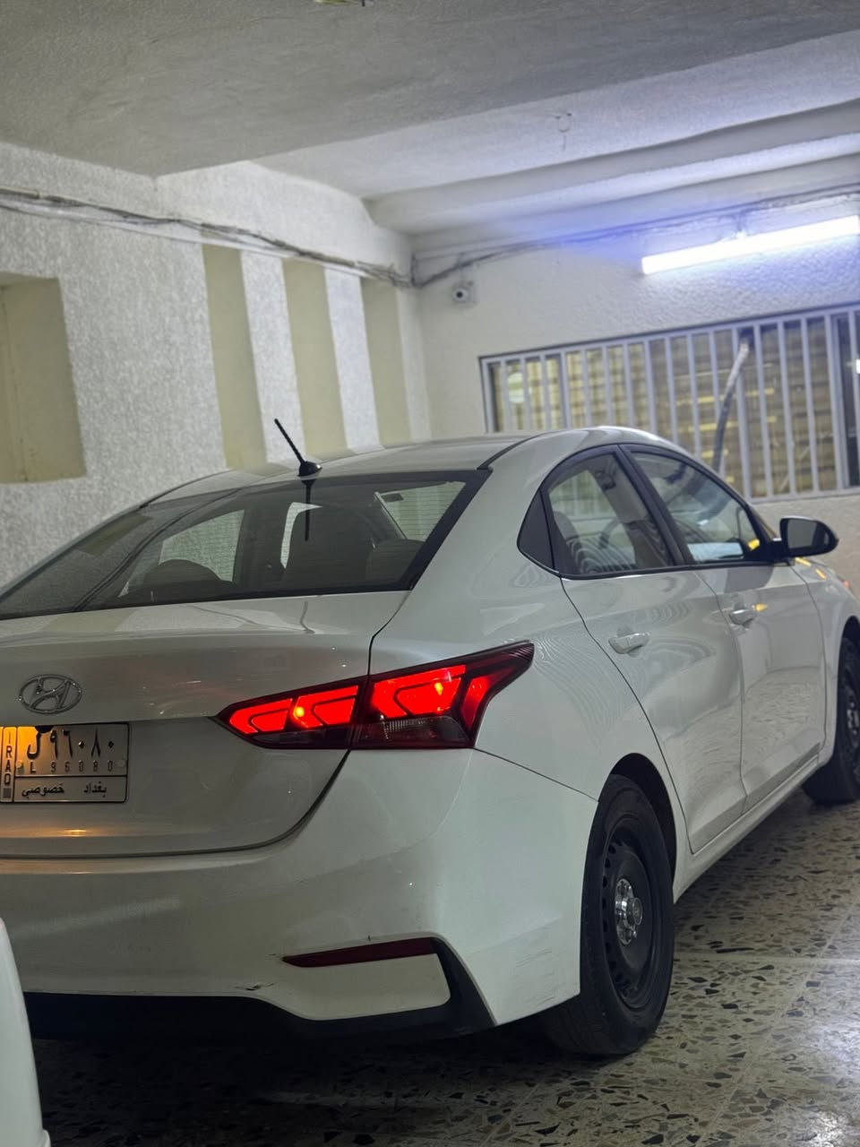 اكسنت وارد امريكي موديل 2019 حادثها كما موضح بالصور وبيها صبغ صفحة لان الباب والجاملغ بالحادث بيهن طبرات لذالك نصبغ بيها صفحة بدون دواخل خلاص. 
السيارة بأسمي. رقم بغداد 
مكانها بغداد حي العامل. 
السعر 10700$ وبيها مجال شي بسيط 

***********
