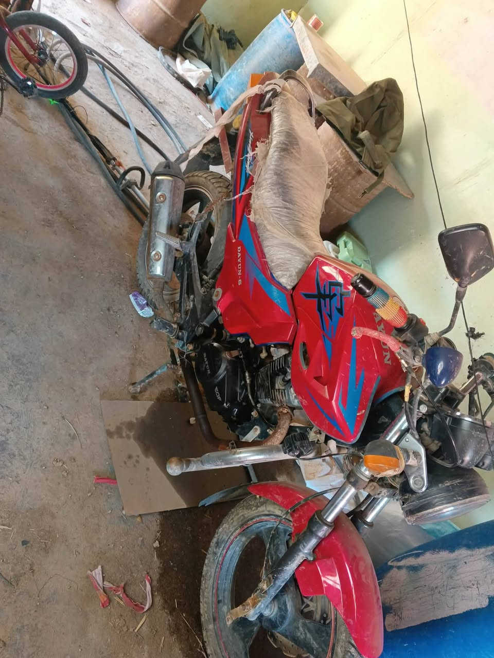 سلام عليكم ديوان بونده البيع وراق صوليه موديل 19 دراجه مال جناي نضيفه سعر مليون وبيه مجال مكان المدائن ناحية الوحدة ***********
