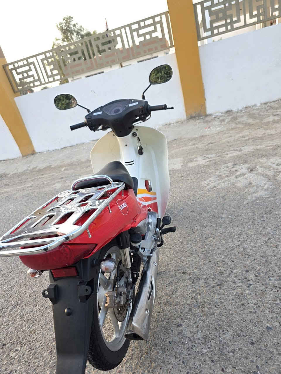 سرفيز للبيع كامل اي نقص مابي
كله كوري بصمه شغاله 
السعر 850 
***********
