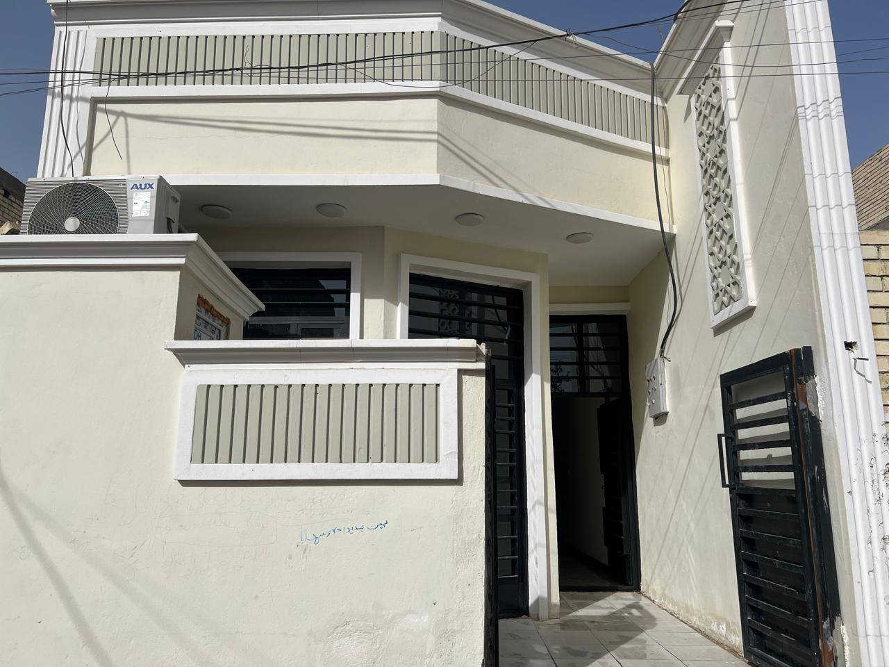 بيت ١٠٠ متر زراعي سند ٢٥ قرار محكمة منطقه حيوية بيها حركة بناء وعمران قوية صاير بكفائات السيدية بظهر كلية السلام البيت متكون من صالة وغرفة نوم ومطبخ طرمة صغيرة مدخلين مدخل من جهة الصالة ومدخل الثاني من جهة الكليدور حمامين خارجي وداخلي سطحين كبار ويمكن استغلال السطحين ببناء غرفتين اضافية منور صغير ع المطبخ شارع مبلط وعريض خدمات كهرباء وماء ومجاري والنت كيبل ضوئي
السعر ١١٢٠٠٠.٠٠٠ وبي مجال للاستفسار من صاحب العقار الاتصال على ***********
