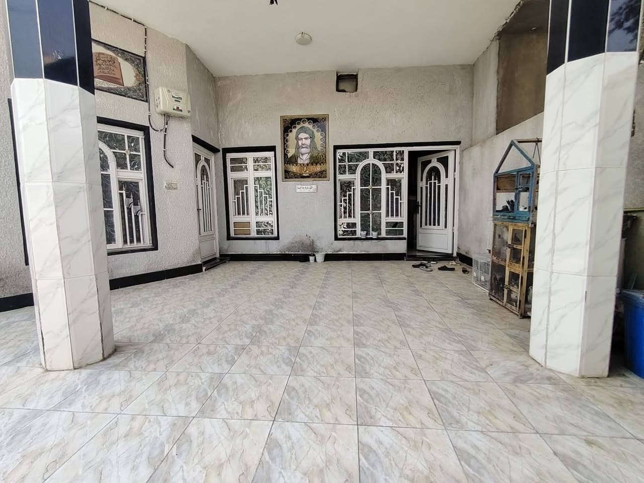 السلام عليكم دار للبيع المساحه 300 متر المكان الكوت حي الحكيم قرب صيدليه الشفيع مقابيل شارع الشهداء الدار يتكون من ثلاث غرف نوم واستقبال ومطبخ وترك داير البيت
الاستفسار ***********
