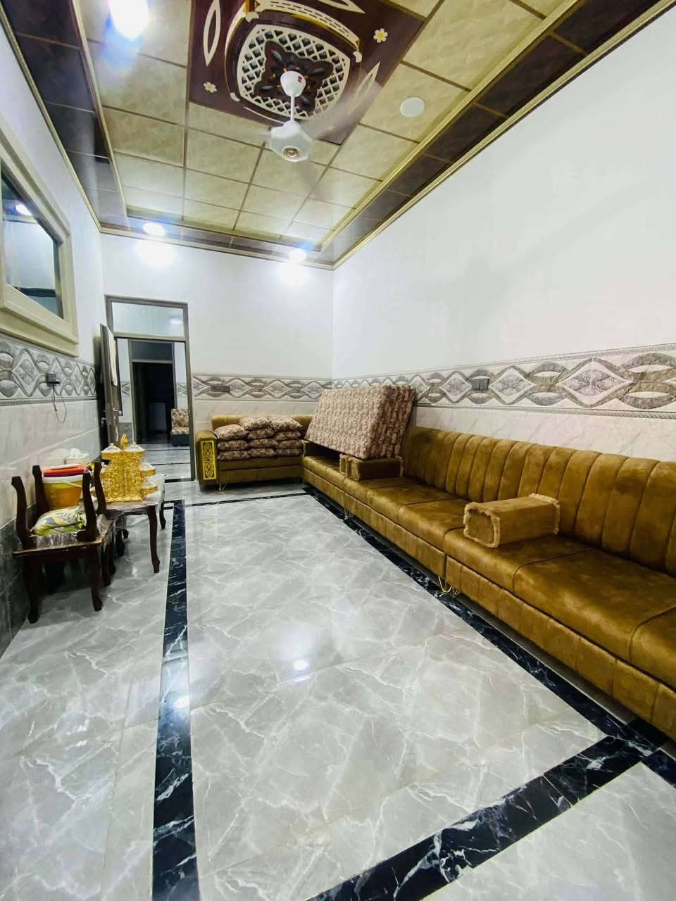 بيت للبيع 
الموقع الملايين الثانيه
قرب عماره ابو فهد
المساحه...114م
الوجه.....6م
غرفه نوم 
استقبال
هول 
مشتملات
بيتونه واسعه
البيت مع اثاث
طخم ديوان
مع كاونترات
للاستفسار اكثر 
***********☎️
***********☎️
