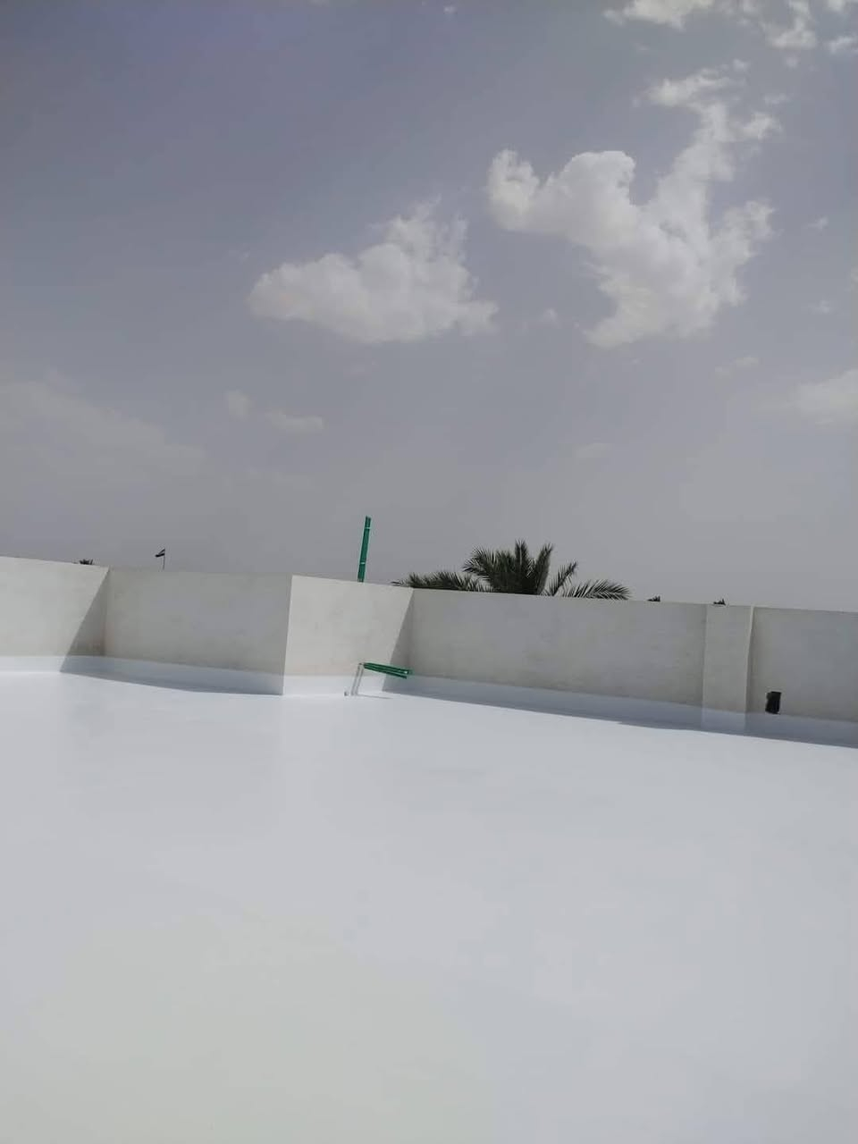 مادة الايبوكسي العازله للاسطح 
عازلة للرطوبة 100%
عازلة للحرارة 80%

ملاحظة: تتكون المادة من طبقة الاساس  +الالياف العازلة للحرارة 

يتكون العمل من تنظيف وجلي السطح وتصفيره من الشوائب الاسمنتية الزائدة + تصليح الاطراف بالمادة الاسمنتية وتنعيمها +تصليح الاماكن التي يتجمع بها الماء +غسل السطح  من الاتربة غسل جيد +طلاء طبقات المادة العازلة مع الالياف 
سعر المتر المربع كرسته وعمل(12الف)  
للاستفسار يرجى الاتصال على الرقم ***********
