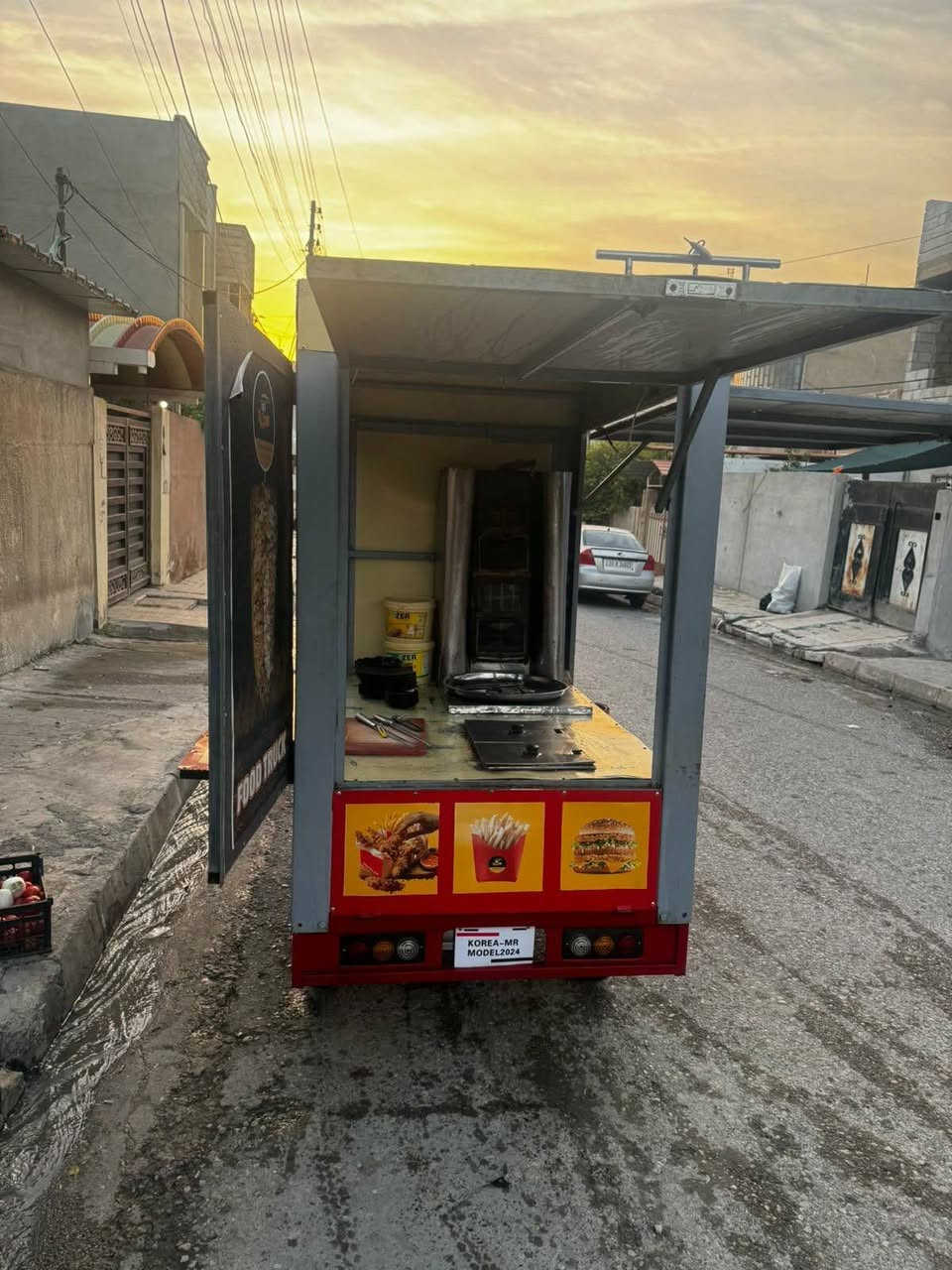 السلام عليكم
للبيع ستوته فوت تراك  food trak
شحن موديل 2024
حجم الوسط اسم ماركتها KOREA_MR
شاحنه اصليه مع حمايه
الشحنه اتمشي 15كلو متر هيا تمشي للشحنه الوحده أكثر 
  تحتوي ع شوايه كص 4بلنر مع شيش مع سكاكين عدد٢ مع مواعين ٣موديلات وكل موديل ٦قطع كلو موضح بالصور مع طباخات عدد ٢للفنكر والزنكر مع مخزن أسفل داخلي ومخزن علوي ومخزن تحت المقعد مع مكان للقنينه وتأسيسها كلها شغاله بس تسوق وتسترزق مع اناره داخليه لدات تكدر اتخلى بطاريه وتشغلها
مكانها الموصل الأيسر
الشراري يتصل ع ***********
