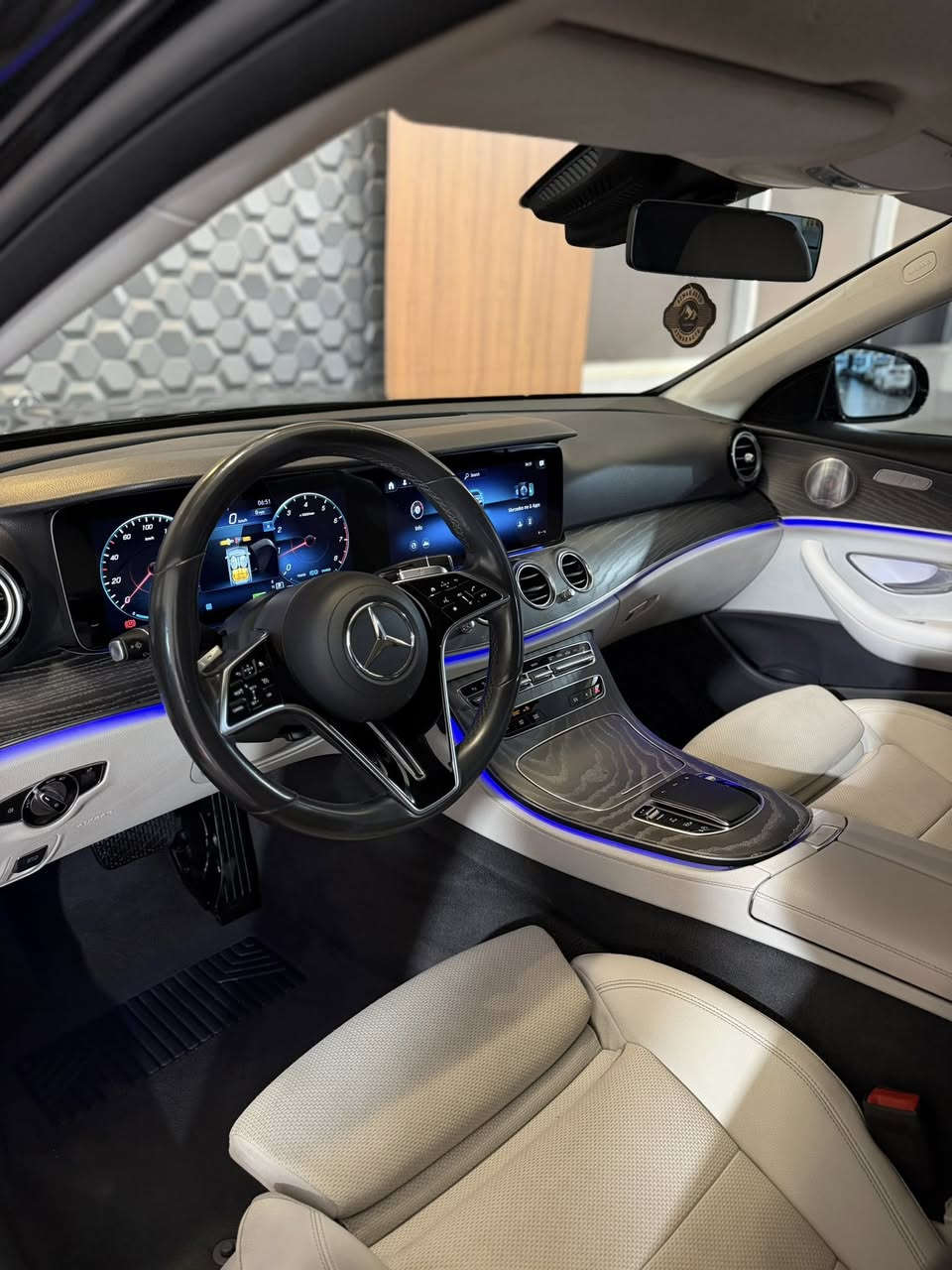 Mercedes benz E 300 exclusive وارد الماني ضمان دولي🇩🇪🔥
ارخص سعر بكل العراق 🔥 310$ ورقة💣
موديل : 2021
ماشية : 40 الف✅
مواصفات السيارة 
كيج الكتروني و متصل و كشنات جلد و كنتارا و داخل كريمي و كنشات تدفئة و سماعات بروماستر و حساسات و كامرات و انارات داخلية متعدد الالوان و انضمات قيادة و لايتات لد و بعد هواية مواصفات متنذكر

السيارة وارد الماني ضمان دولي و مكفول كفالة

سعر : 310$ ورقة
للاستفسار : ***********
العنوان : سليمانية المعارض الجديدة شركة ازمر اوتو مترض رقم ٣٤
