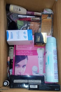 ٢٠٠ قطعة • مجموعة مكياج • مكياج وعناية