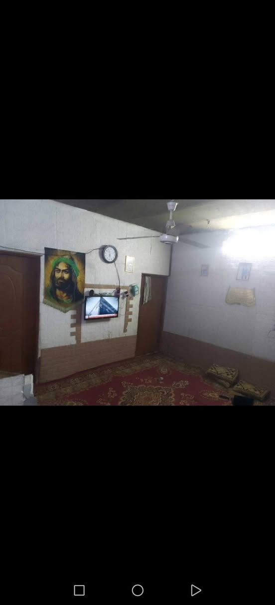 سلام عليكم  بيت لبيع شارع مطار قديم مقابل مقهى مطار شارعين عن اسواق الزهراء موحان   بي  سند  25  بي طابيقين طابق ارضي غرفتين وصاله ومطبخ وستقبال و مخزن مترتين  و يوجد ترك وره بيت مترتين تابع النه عند حكومه  وطابق فوك غرفه  كبيره و مكشوفه وحمام وتولليت نزال ١٨ وجاهه ٦ ونص البيت مربعه مو ريم ستفسار ع واتس ***********
