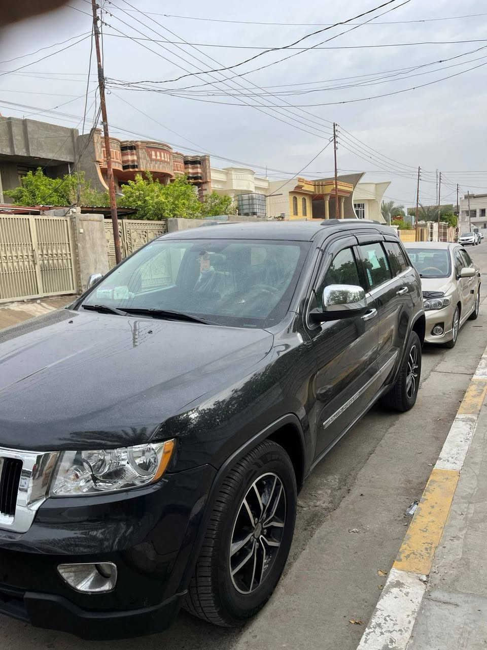 سلام عليكم شباب جيب شيروكي موديل ١٣ رقم بغداد باسمي السعر ١٣ بيه مجال السونار  مرفق  للمنشور اتصال ***********.      *********** مكان فلوجه
