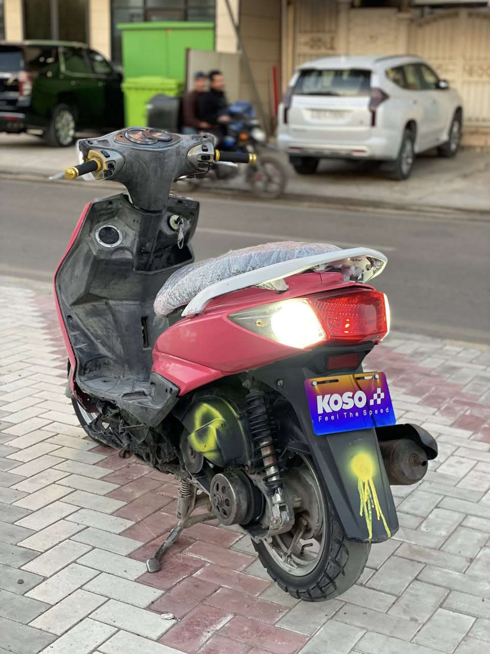 سلام عليكم
سكنس فحل نوزل 
بوشه بلاد
مكينه ممفتوحه مكفوله
كفراته بلاد بس مصبوغات للجماليه
دراجة كله بلاد
كهربائيات شغاله
دراجة فقط كلجات تعبانه
مكانه بغداد حي الخضراء 
***********
