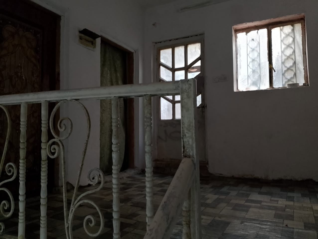 ابو غريب / خرنابات / ساحه شارع ابو بلال
واجهه سيراميك مرتب

الطابق الارضي سيرمايك ارضيه والحايط حزام 

غرفتين نوم 

هول وستقبال ومطبخ 

طابق ثاني 

بدون سيرميك ارضيه صب ناعم

4 غرف نوم 

سعره 170 وبي مجال بسيط 

صاحب البيت *********** بس واتساب
