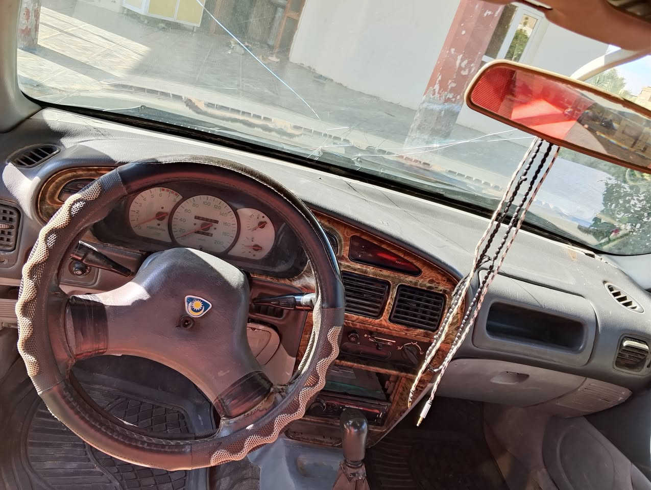 برتون ٢٠٠٢ غير حره اوراقها كامله مكفوله عشائر كير شرط المحرك بيه خيط بخار الكشر شوف العين السعر المطلوب ٢١ ورقه  مكان السيارة العلم للأستفسار ***********
