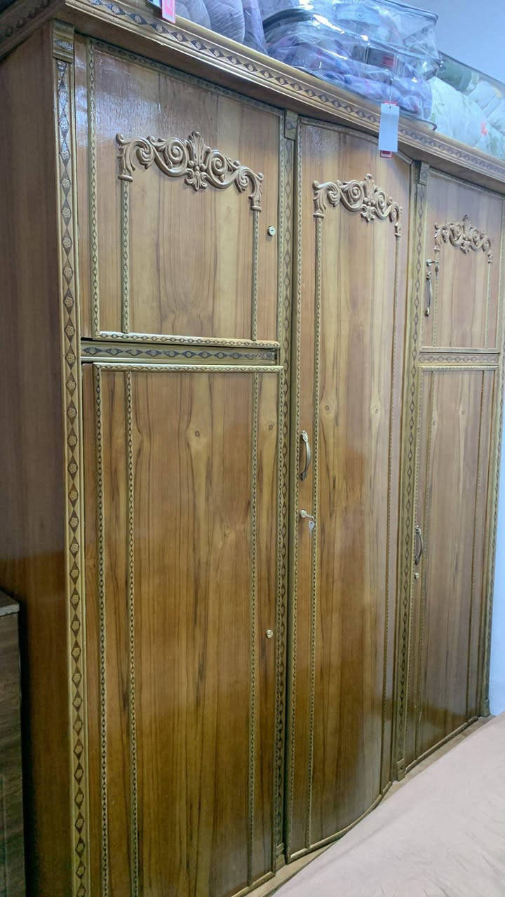 جرباية شامو 100وية صوميا نفرينكنتور خشب 3 ابواب 150 وبي مجال
تخم كورنر 450 وبي مجال عشر مقاعد جديد مصار شهرين وية طبلة ب النص 
كنتور ايطالي 9 ابواب جديد بعدة مع كومدي جرارات اربع جرارات ب 300 
بوفية ب 75 
ميز احذية ب 50 
ميز مرايا مع كومدي ب 50
كومدي ابيض اربع جرارات مع مرايا ب 50 
كنتور بابين ب 50 
العنوان بغداد 
رقم الهاتف للاستفسار ***********
