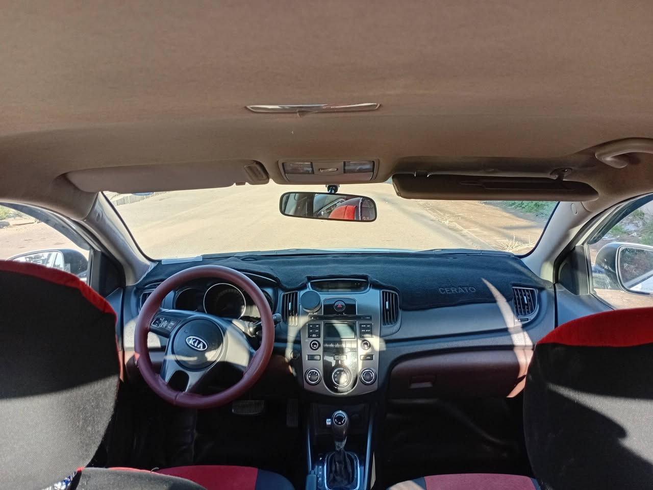 للبيع: كيا سيراتو 2011 (خليجي) - نظافة عالية 🚗
سيارة اقتصادية وعملية، جاهزة للاستخدام بدون أي مصاريف نقص.
​اللون: أبيض ملكي.
​المواصفات:
 خليجية. كير ٦ نمر 
​الرقم: سليمانية (دولي)، السنوية بإسمي (تحويل مباشر).
​الموقع: ديالى - بعقوبة.
​✅ حالة السيارة:
​البودي: مكفولة من الصبغ والضرر، عدا قطعة واحدة فقط (باب السائق). السونار مرفق بالصور 
​الميكانيك: (كير، محرك، صدر) كله مكفول وبحالة ممتازة.
​الخدمات: تبريد وتدفئة ممتازين، طقم إطارات (تايرات) جديد، بطارية جديدة.
​💰 السعر:
​107 ورقة وفيها مجال بسيط للشاري الطيب.
​📞 للتواصل:
​الاتصال بصاحب السيارة مباشرة: ***********
