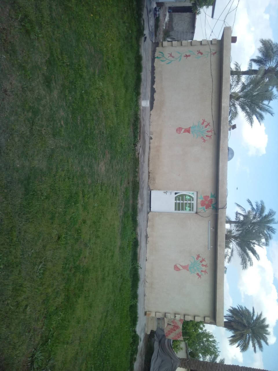 دونم مع دار المساحه 1 دونم خدمات كامله شارع تبليط كهرباء اسالة ماء قرب الشارع العالم في منطقة الخناسه قرية القانم 
اتصال.  ***********
