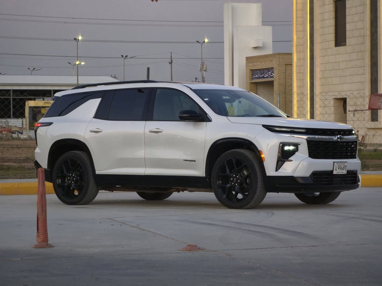 المركبة : شيفروليه ترافرس فئة RS   موديل 2024مكان السيارة: كوت
_______
المواصفات 
✅ محرك 4  سلندر 2500 تيربو 
✅ اربع بصمات للابواب مع بصمة تشغيل وتشغيل عن بعد
✅ نظام الكاميرات الاربعة برؤية 360 درجة 
✅ إمكانية عرض كاميرا في مرآة السائق (كاميرا خامسة) أصل
✅ ويل كب حجم 22 بلاك رياضي مع طقم تاير جديد كونتننتال 
✅ لايتات زينون اصل مع حاجب LED نهاري 
✅ كاميرا خلفية دوارة مع الستيرن 
✅ اشارات بالمرايا الجانبية مع حساسات الاجتياز 
✅ غرفة السيارة جلد اسود مطعم ب احمر 
✅ تحكم كهربائي متكامل لمقاعد المقدمة الخلفيه  
✅ تدفئة ستيرن
✅ ستيرن كهربائي الحركة
✅ جنطة كهرباء شفط مع إمكانية فتح الجنطة بثلاث وضعيات  عن طريق باب السائق والبصمة 
✅تحكم كهربائي متكامل لمقاعد المقدمة 
✅ كشنات أمامية تدفئة تبريد
✅ كشنات وسطية تدفئة
✅ شحن موبايل وايرلس
✅ منافذ USP & AUX
✅ منافذ طاقة 12V متعددة
✅ رادار امامي مانع تصادم واعطاء تنبيه مع حساسات خلفية
✅ مانع إنزلاق
✅ شاشة دشبول كبيرة 
✅  منافذ USB
✅ تحكم ستيرن جهتين متكامل الايعازات
✅ سايد بريك بصمة 
✅ تبريد السيارة 3 قطع مع تبريد خلفي منفصل  
✅ مقاعد وسطية فصل سياحي لراحة اكبر 
      مع بقية مواصفات  الفول المعروفة
✅ للمزيد الاتصال ***********  علاوي 
✅️السعر 325  بيها مجال للشراي
