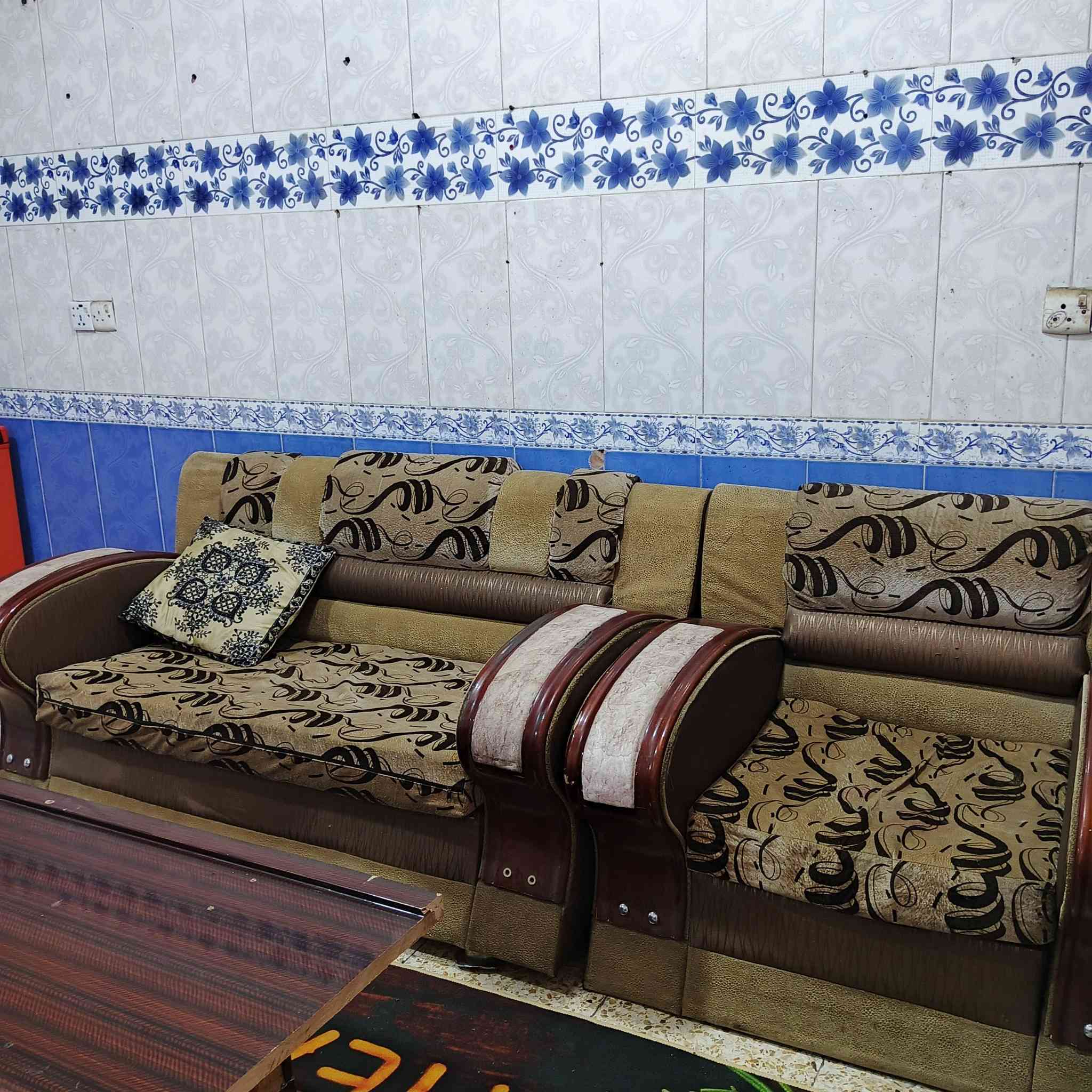 تخم قنفات سبع مقاعد السعر 100والمكان بلديات شارع المصرف بغداد***********
