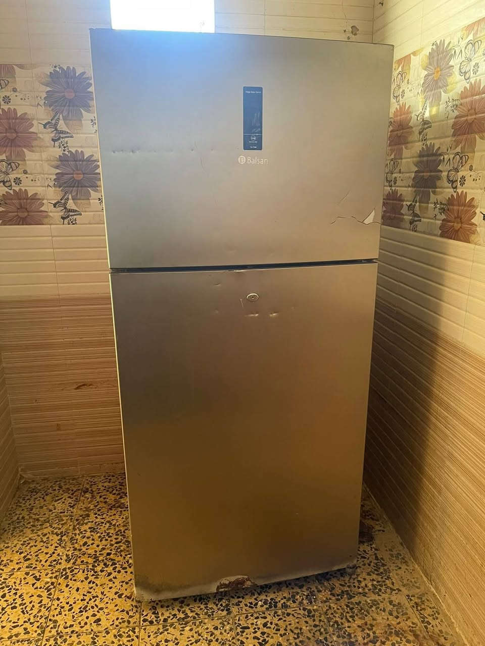 ثلاجة كاملة مكملة علة الفحص العنوان الغزالية ب50 مستعجل على بعيته ***********
