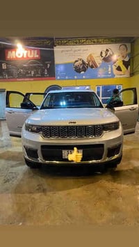 جيب كراند ٧  لمتد السياره فول مواصفات تبريد وتدفئه  السياره موديل ٢٠٢٣...