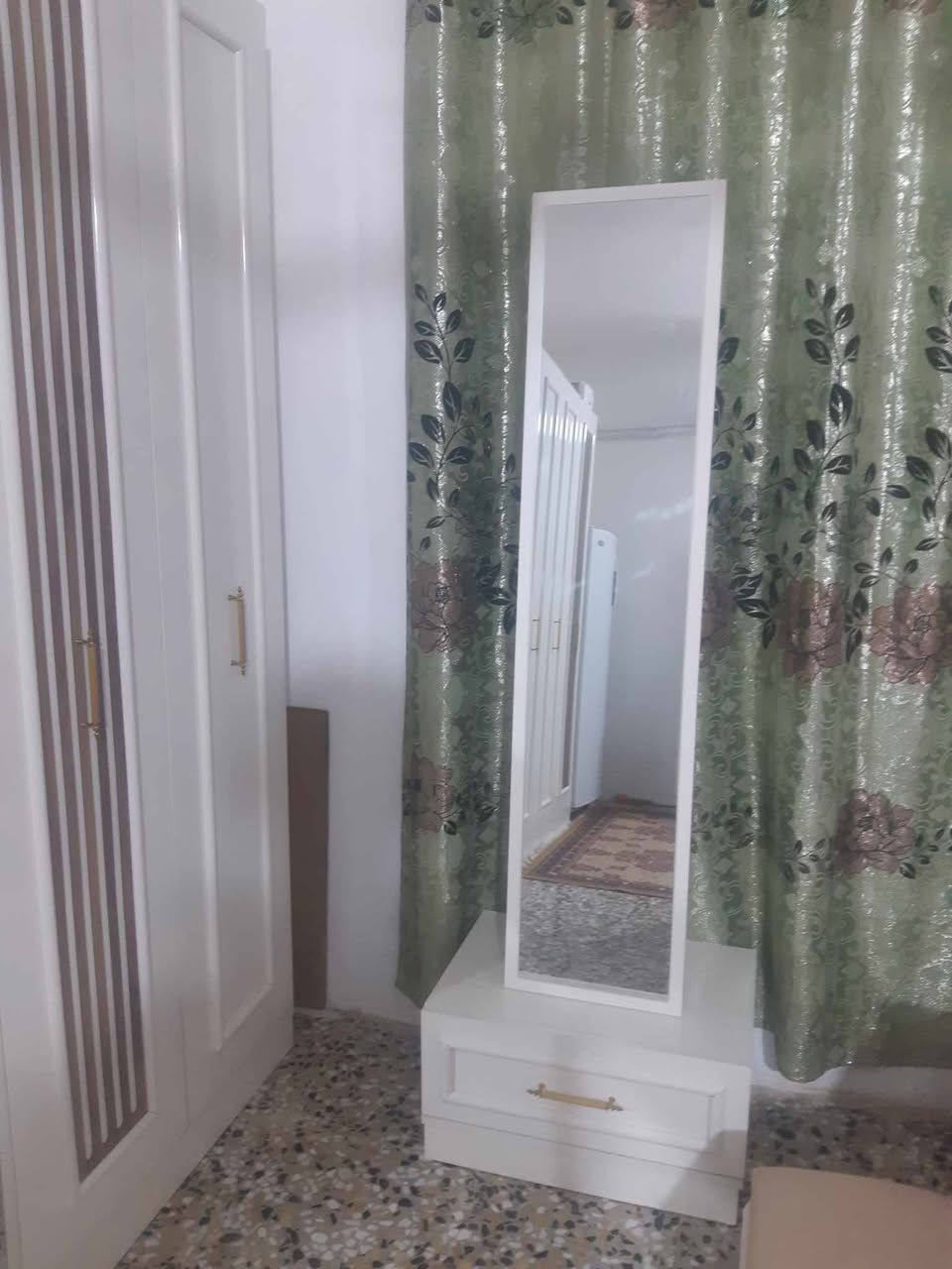 سلام عليكم
غرفة أخشاب للبيع أستخدام قليل نظافة 100%
للاستفسار الاتصال على 
***********
***********
