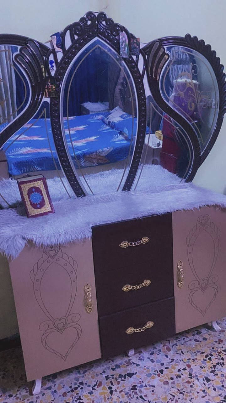 سلام عليكم غرفه تركيه للبيع 
السعر مليون وبيها مجال 
المكان بغداد مدينة الصدر 
رقم الهاتف ***********
