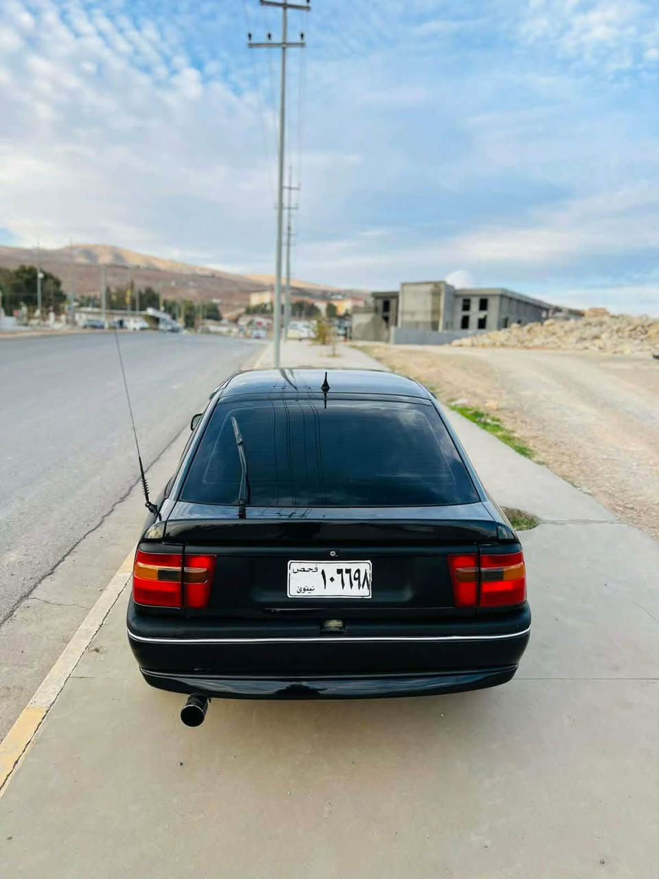 سلاوي خواتان ليبي ئوپل 
موديل ١٩٩٣ 
مه كينه ١٦ قايش پان و پاوه ر
گير و مه كينه به شه رت 
تازه پيش و دواي داگيراوه چركه ي تيدا نيه 
كاره باي و گيچ و گه رمي و فلچه هه مووي مه زبوته 
سه ياره كه ده عم و ليدران و خايسي نيه 
موس و براوه و وه رگه را به شه رت 
تيبيني سياره كه ئارم پلاستيك استنساخه 
به لام استنساخه كه ش پلاستيكه 
*********** كويسينجاك, أربيل
