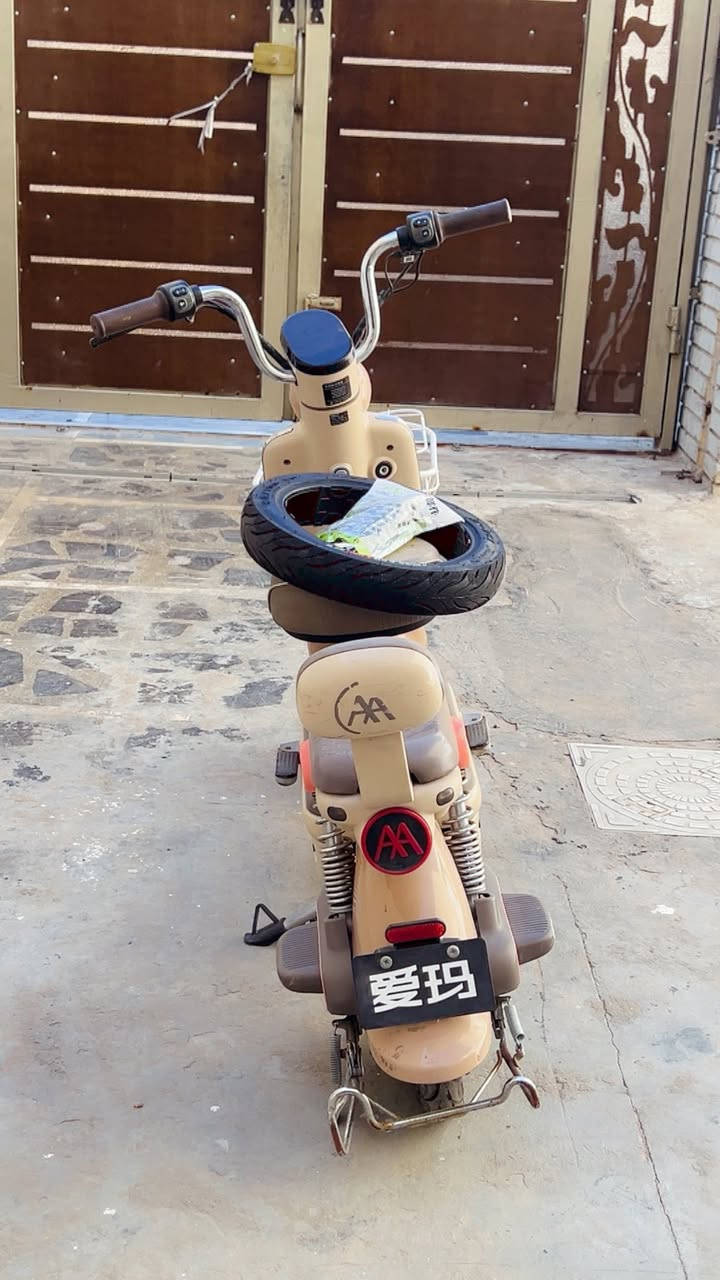 درجه شحن الماركه العالمية (Aima) درجه شحن للبيع أخت جديده ضضره بس تاير و بريكات واني اطيك وياه تاير صيني اصلي مال شكره ويجي وياه تاير. كصبه مالته وياه ثنين بريكات للتواصل :*********** سعره 250 وبيه مجال للطيبين وعنواني جميله شارع خيرالله .تحياتي لكم
