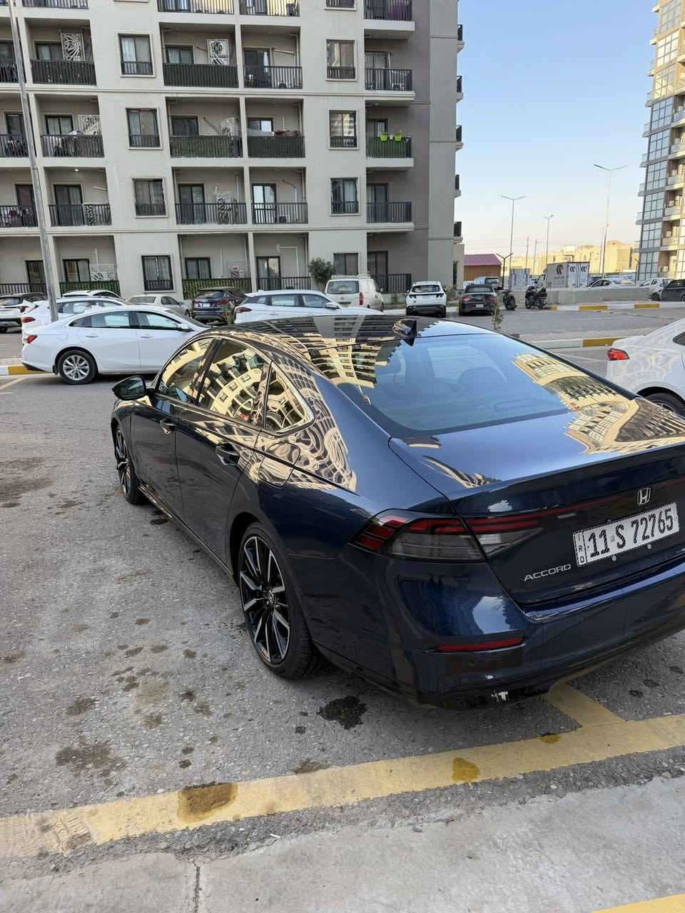 السلام عليكم هوندا اكورد تورنك موديل 25 لون بحري جديد صور الحادث بل منشور صبغ بس جاملغ بارد بل باب والبنيد  ماشية 17 الف السعر 220$  ***********
