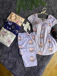 برمودة فانيلة زبدة  سعر الدرزن 60 الف مشكل نقشات عشوائي  واتساب ٠٧٨٩٠١...