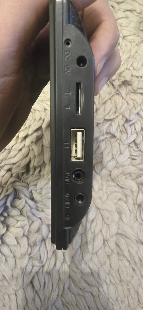 للبيع شاشة حجم 7 انش لمس و سماعة و بلوتوث
بيها منفذ av 
بدون غراض 
السعر ٢٠ الف مكاني مدينة الصدر ما عندي توصيل


**إذا كنت صاحب هذا الإعلان وتريد حذفه لأي سبب، رجاءا أرسل رسالة إلى الدعم الفني**