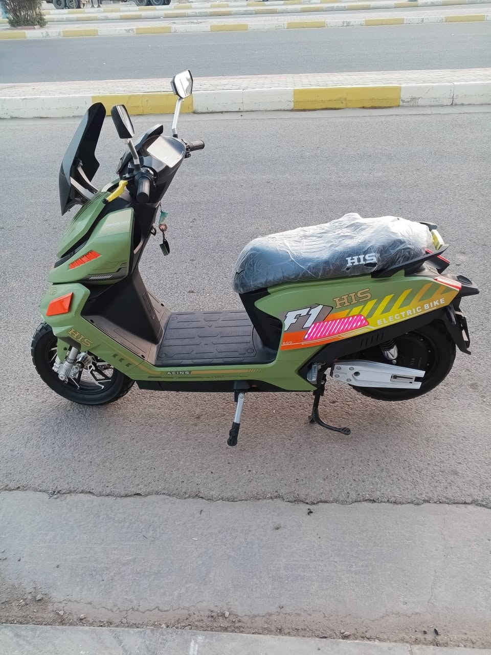 بسم الله السلام عليكم دراجه حلوه ونظافه 100% تتكون من ست بطاريات شرط الفحص  كهربائياتها كلها شغاله 850 وبيها مجال حق الجيه *********** ***********
