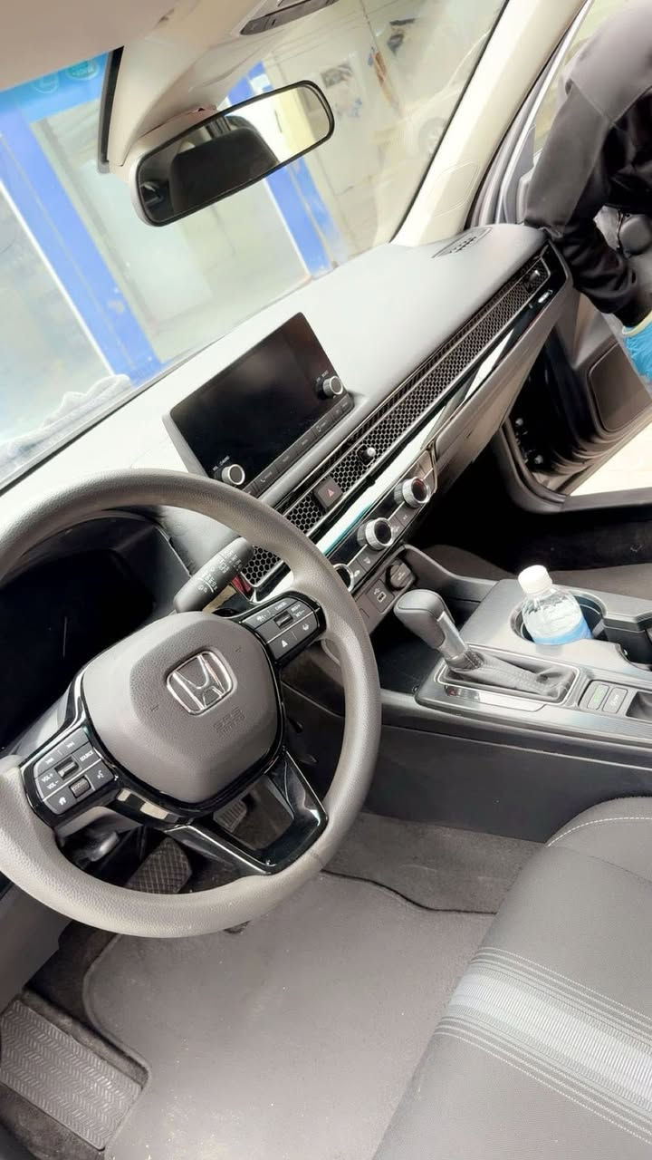 هوندا سيفك موديل 2023
ماشية 25

فوللل مواصفات

بيها صبغ الصفحة والبنيد  اثر طخات  

مكان السيارة بغداد مرقمة بغداد باسمي 

السعر 138 وبيها مجال

***********
