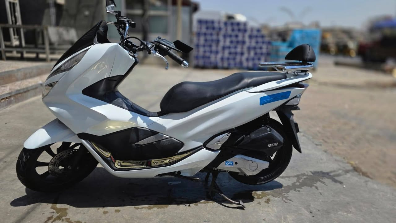 السلام عليكم...جيل ثالث ياباني pcx
دراجة نضيفة من كلشي ومكفولة كفالة عامة 

كهربائيات كلها شغالة دراجة خير من الله 

السعر 18$ وبيها مجال 
مكاني البلديات  ***********
